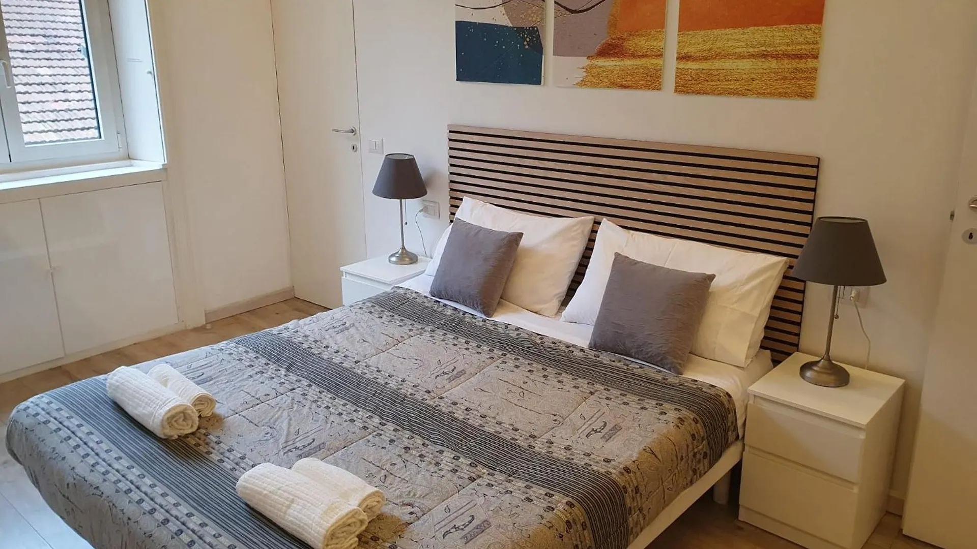Apartment Your Spacious & Lovely Home -4 Queen Bed- Milan Italy
