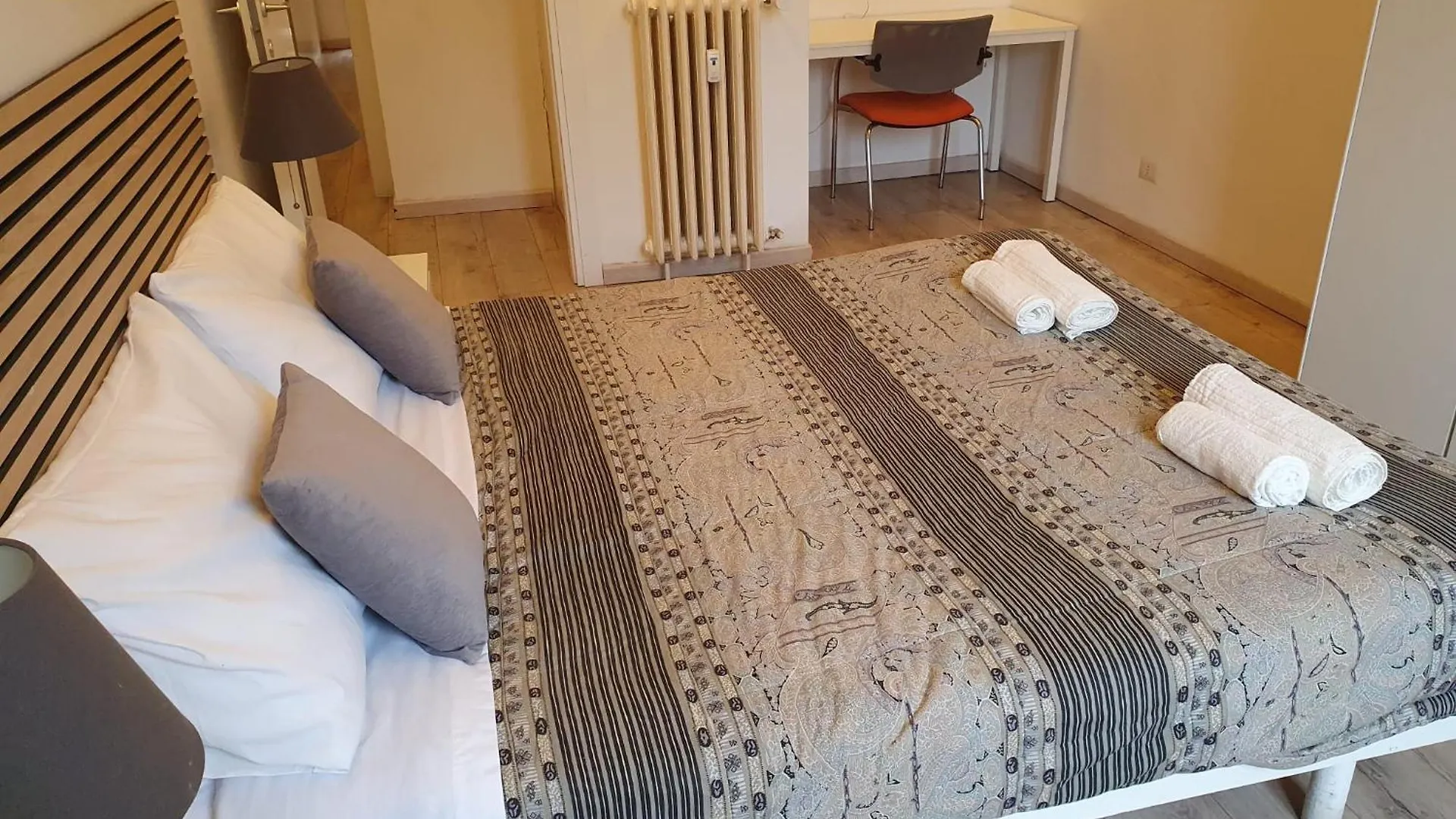 Your Spacious & Lovely Home -4 Queen Bed- Milan Italy